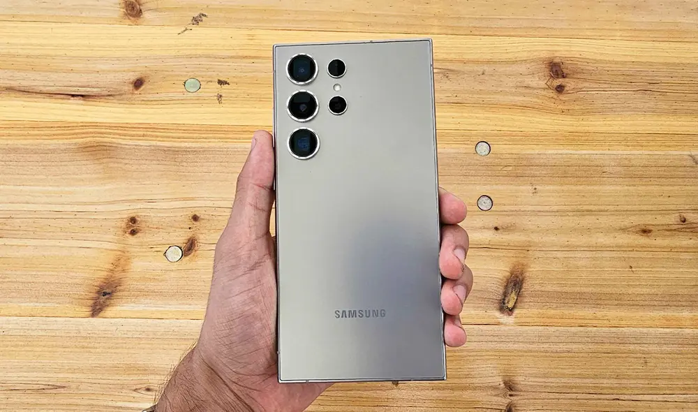 El móvil se basa en el sistema operativo Android 14. Foto: Martin Reyes / La República