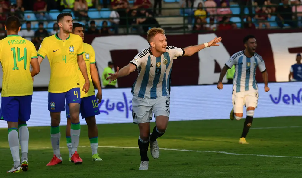 Argentina le ganó el clásico a Brasil y consiguió su pase a Paris 2024 en la última fecha. Foto: Selección argentina