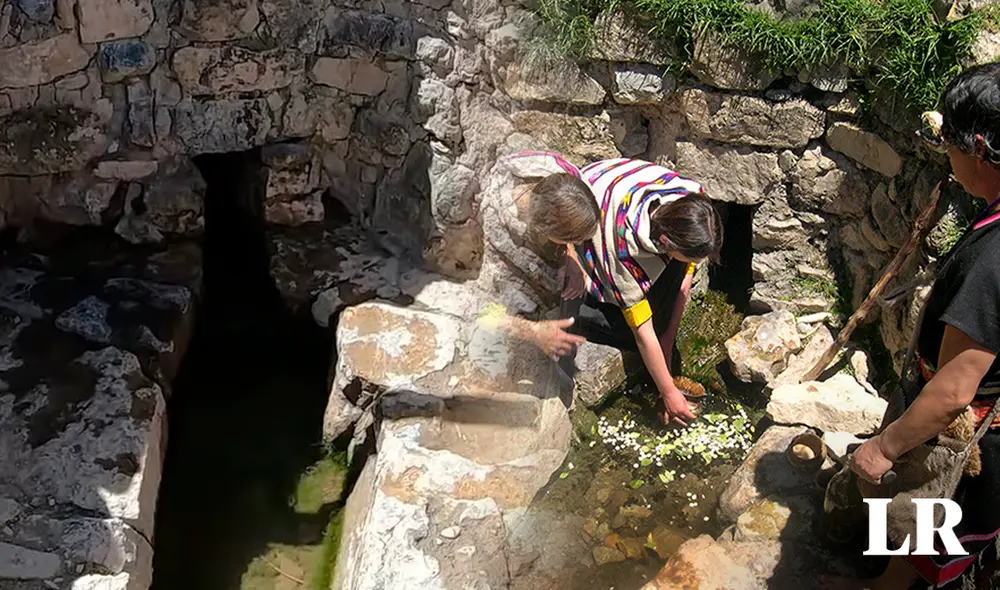 Manantial brota de un complejo arqueológico. Foto: captura de Viaja con Jorge / Turismo Junín Manantial brota de un complejo arqueológico. Foto: captura de Viaja con Jorge / Turismo Junín