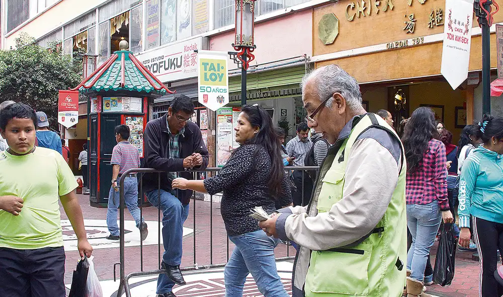 Consejo. Usuarios con deudas en dólares pueden aprovechar las ligeras caídas que se registrarán en las próximas semanas. Foto: La República