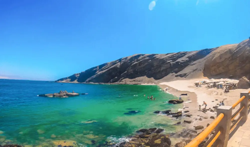 En playa La Mina, los veranos son calientes, áridos y nublados. Foto: Viveyatravel