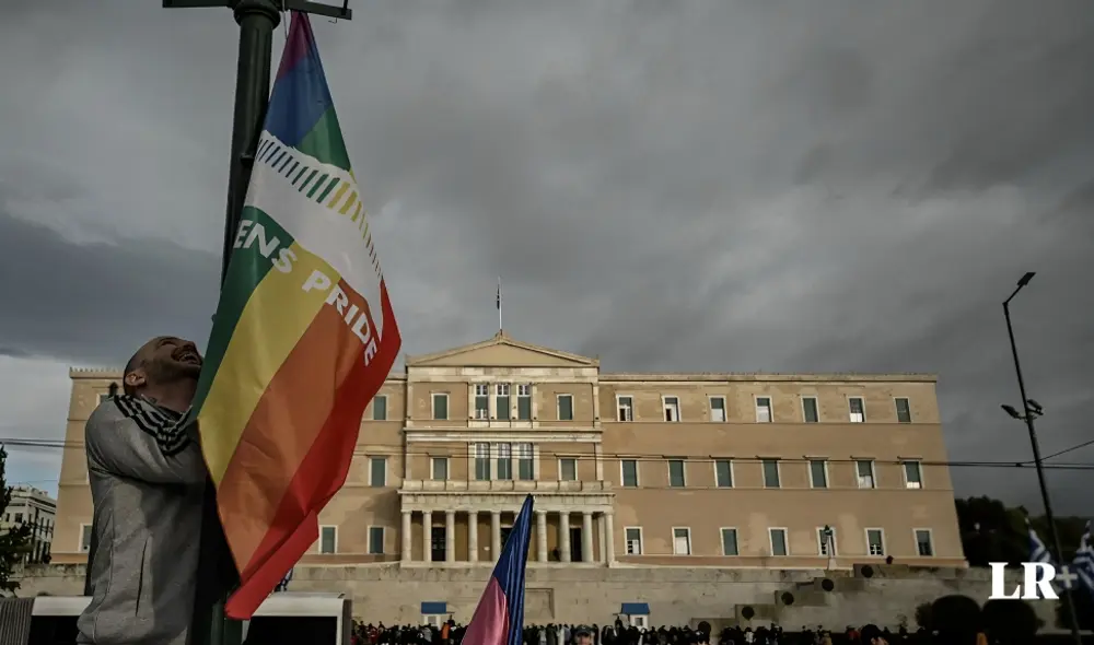 La medida fue impulsada por el Gobierno conservador a pesar de la fuerte oposición de la Iglesia ortodoxa, muy influyente en el país. Foto: AFP - Video: Euronews (en español)