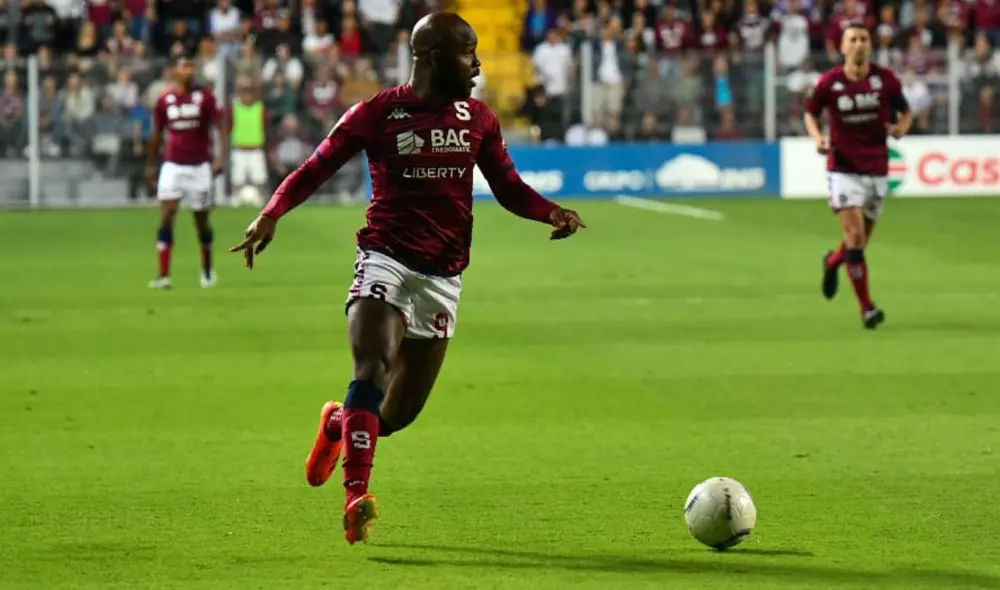 Saprissa vs Alajuelense jugaron en el Estadio Ricardo Saprissa Aymá. Foto: composición LR