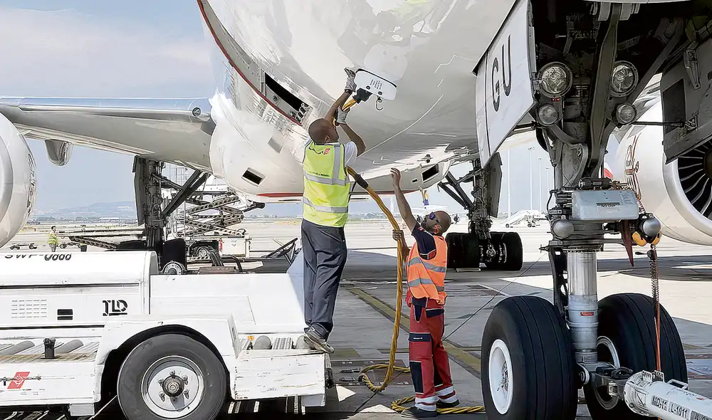 Clave. Turbo A-1 llega desde la Refinería de Petroperú, en Talara. En Conchán no se produce. Foto: difusión Clave. Turbo A-1 llega desde la Refinería de Petroperú, en Talara. En Conchán no se produce. Foto: difusión
