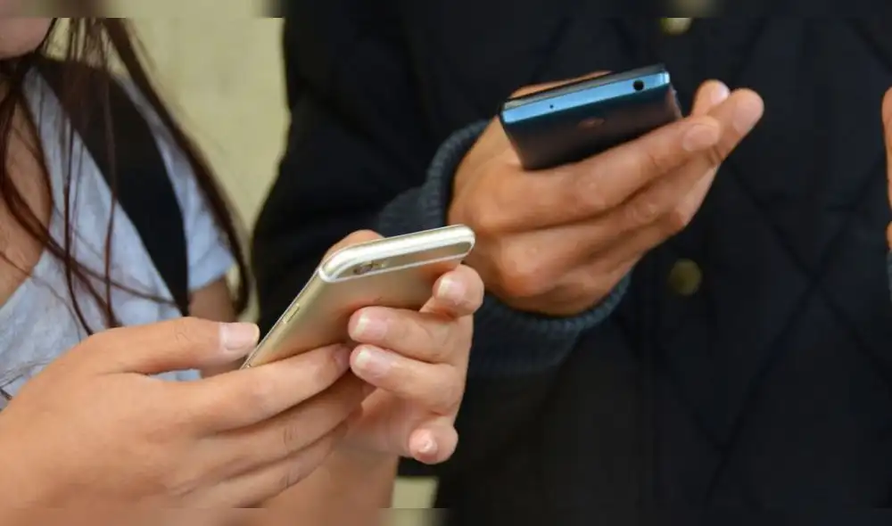 El 90,9% de peruanos accede a internet mediante un equipo celular, según datos del INEI. Foto: archivo LR