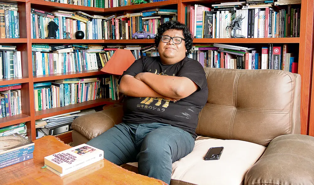 Historiador. Es el creador de ‘La Biblioteca de Merlín’. Actualmente tiene más de 560 videos. Foto: Valery Coaquira / La República Historiador. Es el creador de ‘La Biblioteca de Merlín’. Actualmente tiene más de 560 videos. Foto: Valery Coaquira / La República