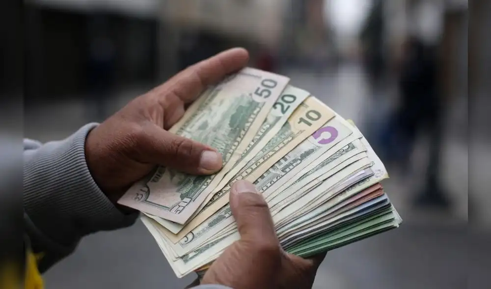 En el mercado paralelo la divisa se ubicaba en S/3,78 la compra y S/3,80 la venta. Foto: Carlos Contreras/La República