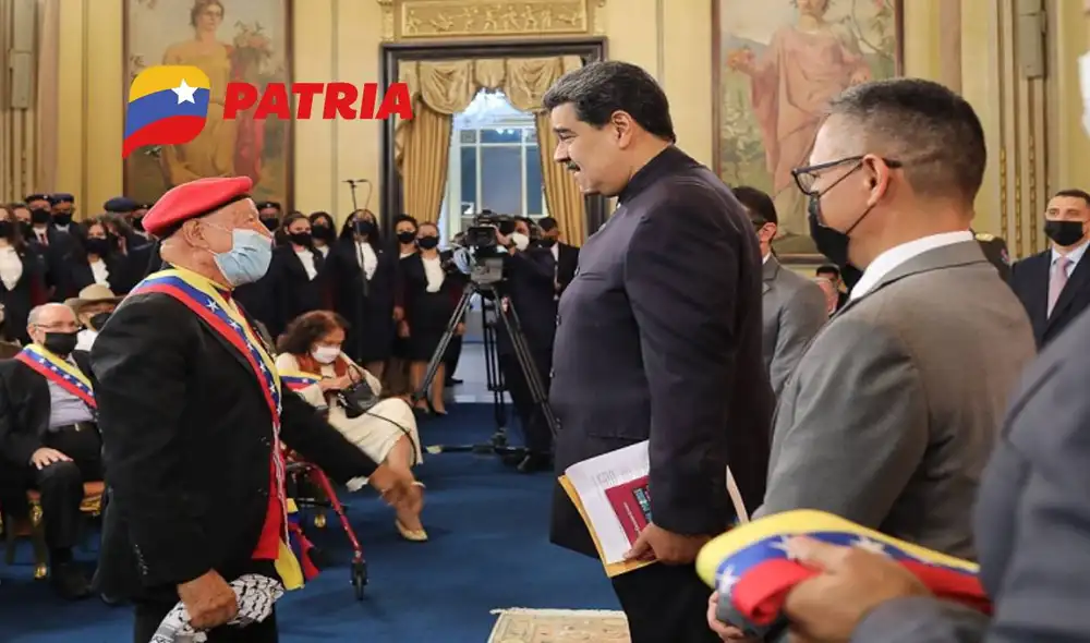 La mayoría de bonos de la Patria se entregan por la plataforma del mismo nombre. Foto: composiciónLR/Canal Cultura Venezuela/Patria