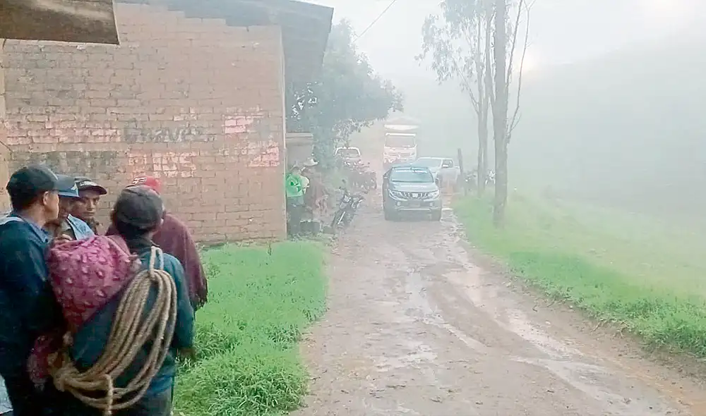 Traslado. Los comuneros identificaron a las víctimas. Todos eran vecinos de Usquil, Otuzco. Foto: difusión