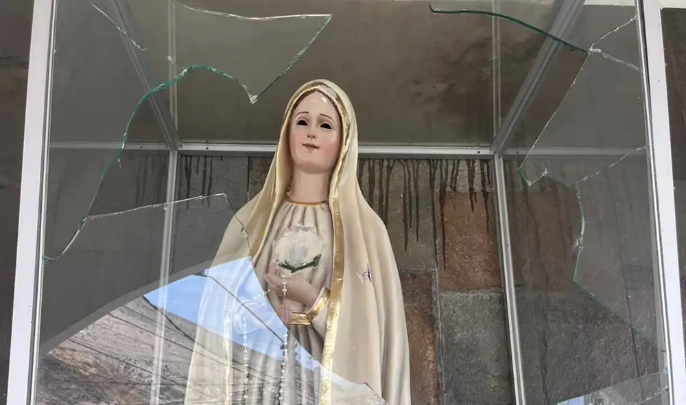 La PNP investiga a fin de identificar a los sujetos que atacaron las imágenes religiosas. Foto: Mirian Torres La PNP investiga a fin de identificar a los sujetos que atacaron las imágenes religiosas. Foto: Mirian Torres