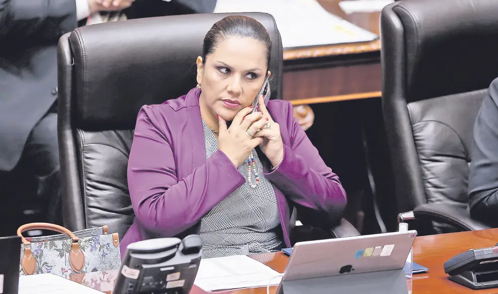 Digna Calle integra la bancada de Podemos Perú de José Luna. Foto: Congreso Digna Calle integra la bancada de Podemos Perú de José Luna. Foto: Congreso