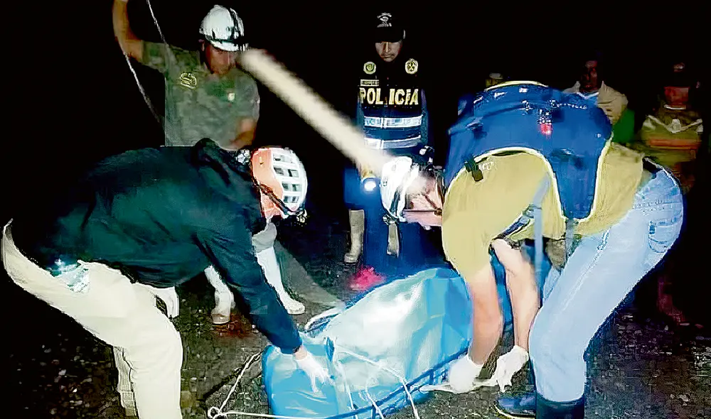 En Pasco. Desprendimiento de rocas sorprendieron a transeúnte en Huanca Pozuzo. Foto: difusión En Pasco. Desprendimiento de rocas sorprendieron a transeúnte en Huanca Pozuzo. Foto: difusión