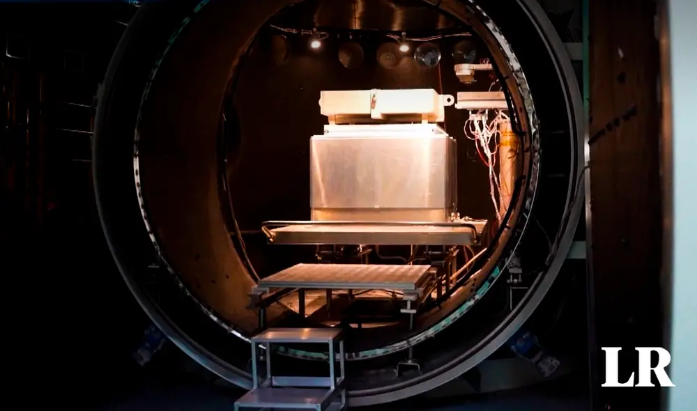 El proyecto lleva el nombre de Simulador de Entorno Espacial de Investigación Integral (SESRI). Foto: Canal 26/YouTube