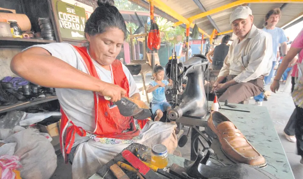Camino. Se deben fijar productos financieros para facilitar el acceso de las mujeres al crédito y aportar a la reactivación. Foto: difusión.
