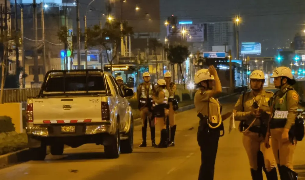 Víctimas fueron 2 jóvenes estudiantes que salían de clases. Foto: Mirian Torres/La República Víctimas fueron 2 jóvenes estudiantes que salían de clases. Foto: Mirian Torres/La República