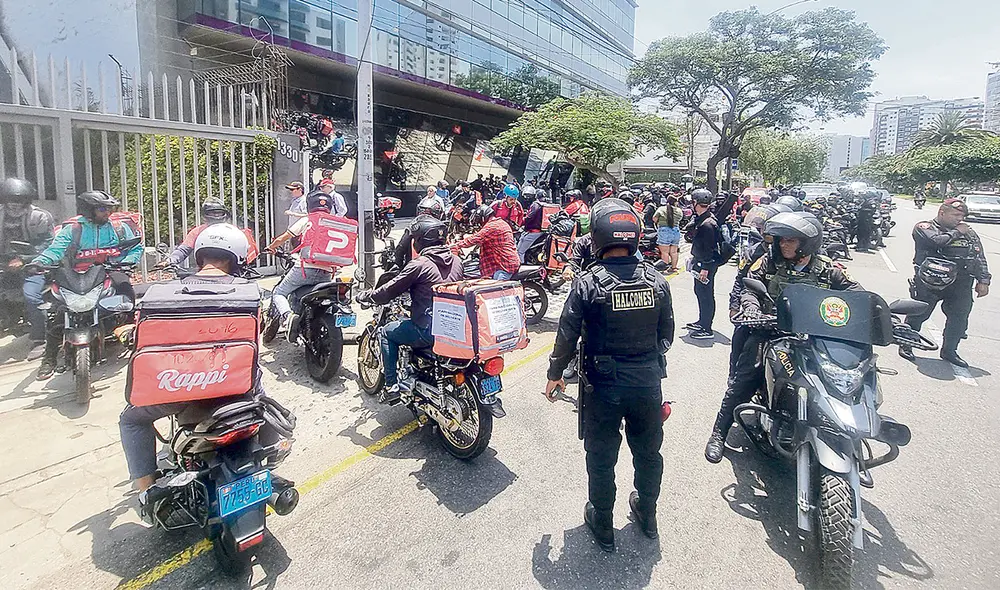 En pie de lucha. Desde el 2017 se han presentado 17 iniciativas legislativas para regular el trabajo de los motorizados, ninguna cuenta con dictamen favorable. Foto: Kevin García/La República