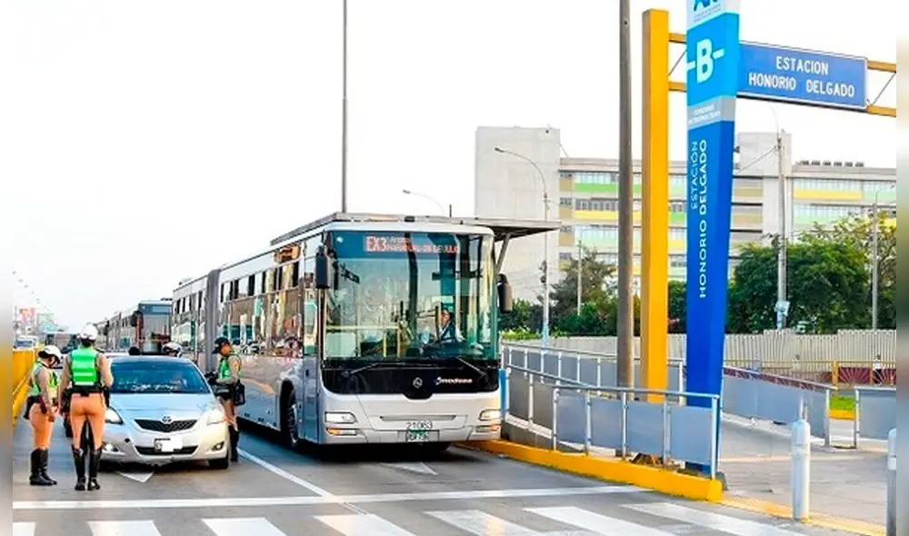 La PNP es la encargada de imponer multas a vehículos infractores. Foto: ATU
