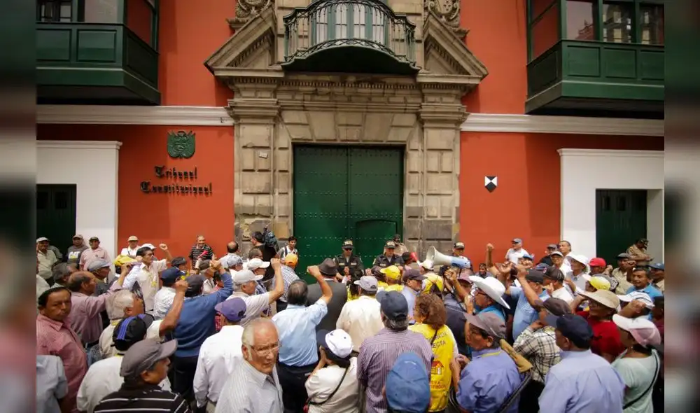 Piden que Boluarte cumpla con su promesa de elevar, aunque sea en S/100, la pensión mínima. Foto: Archivo LR / Hernán Hernández Piden que Boluarte cumpla con su promesa de elevar, aunque sea en S/100, la pensión mínima. Foto: Archivo LR / Hernán Hernández