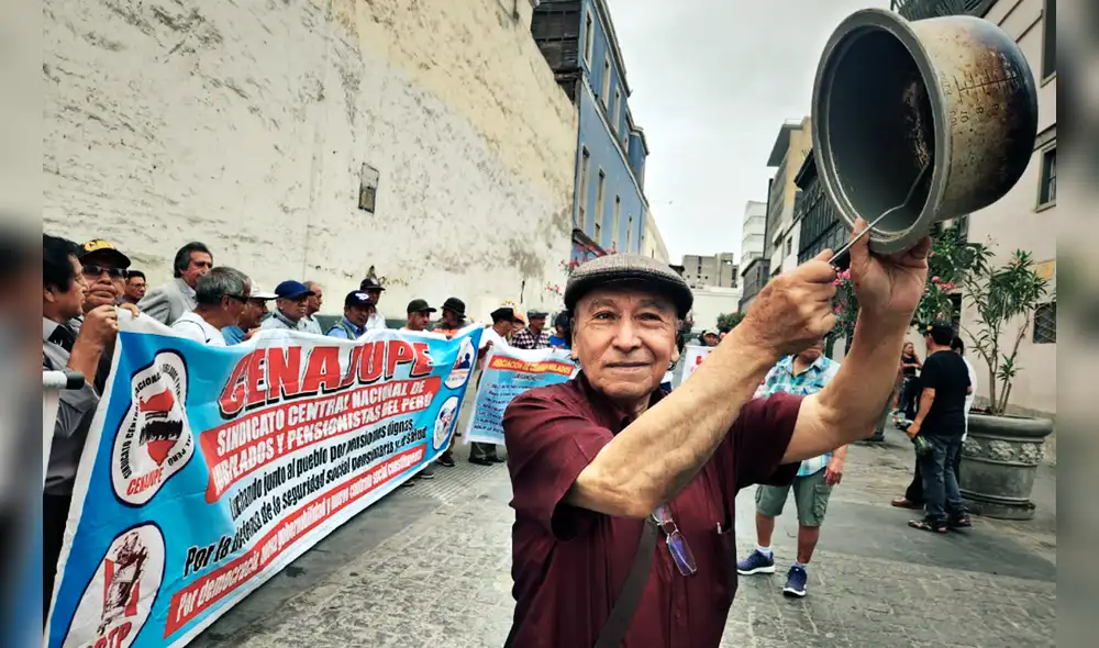 Gobierno no cumple con el reajuste periódico de las pensiones que administra —contemplado en la Constitución— y tampoco con la sentencia 0009-2015-PI/TC. Foto: Rosa Quincho/URPI-LR