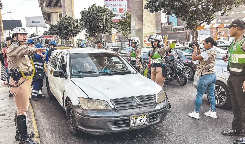La muerte de dos adolescentes en la ruta del Metropolitano evidenció la falta de fiscalización en las vías exclusivas para el transporte formal . Falta control. Foto: difusión.
