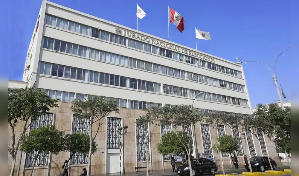 JNE. El presidente del JNE está protegido por el artículo 99 de la Constittución