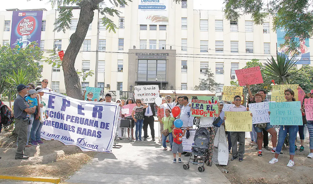 Reclaman. Las personas con enfermedades raras aún no acceden a una atención integral en las instituciones como Essalud, indicó la Defensoría del Pueblo. Foto: difusión