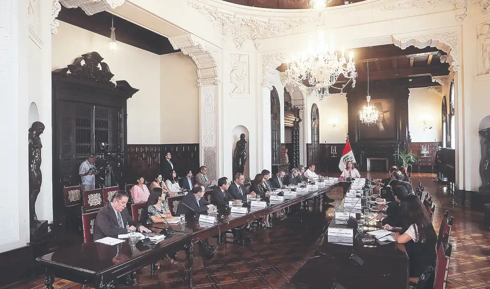 Reunión. Representantes de gremios de trabajadores y empresarios expusieron en Palacio. Foto: difusión