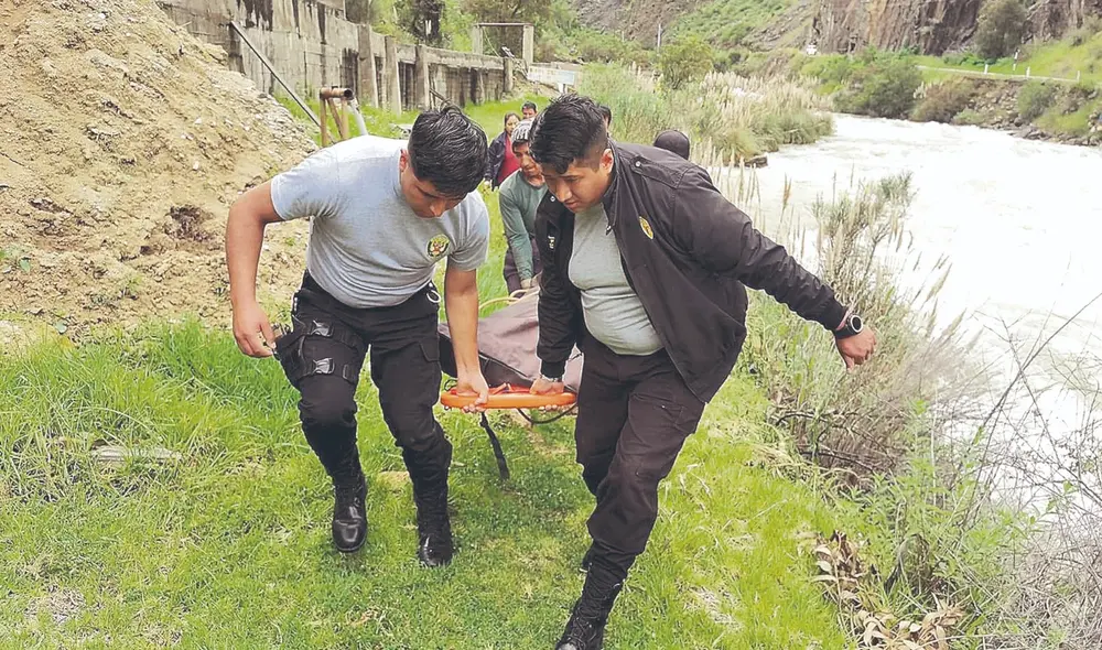 Rescate. Pese a la intensa búsqueda, la Policía solo ha encontrado los cuerpos de tres mujeres. Las víctimas salieron desde Lima e iban a la zona de Tinco. Foto: difusión