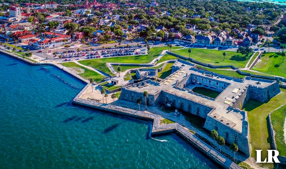 Saint Augustine es la ciudad que tiene casi 500 años de fundada y se ubica en el estado de Florida. Foto: composición LR/FamilyVacationist