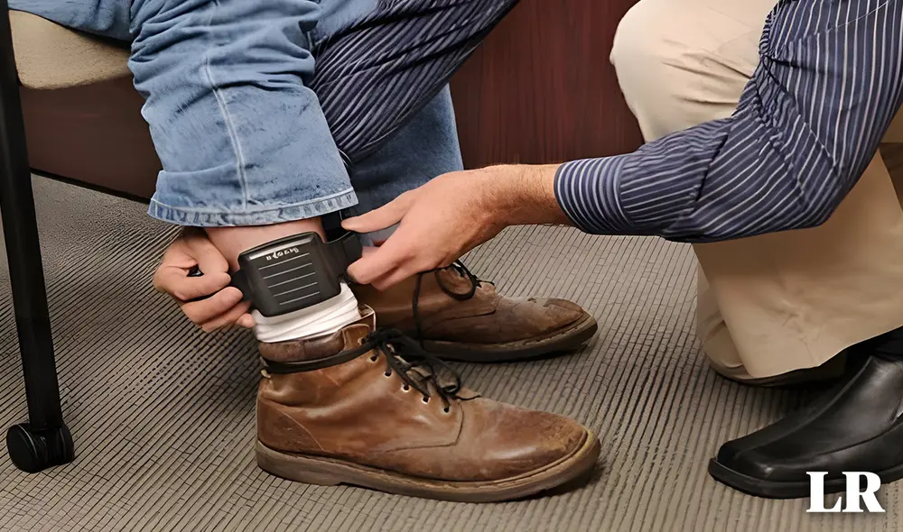 La Dirección General del Sistema Penitenciario será la encargada de monitorear el brazalete electrónico colocado a presunto agresor de violencia sexual. Foto: composición LR/Freepik La Dirección General del Sistema Penitenciario será la encargada de monitorear el brazalete electrónico colocado a presunto agresor de violencia sexual. Foto: composición LR/Freepik