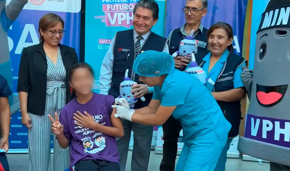 Campaña de VPH en el colegio Melitón Carvajal. Foto: Composición LR/Minsa Campaña de VPH en el colegio Melitón Carvajal. Foto: Composición LR/Minsa