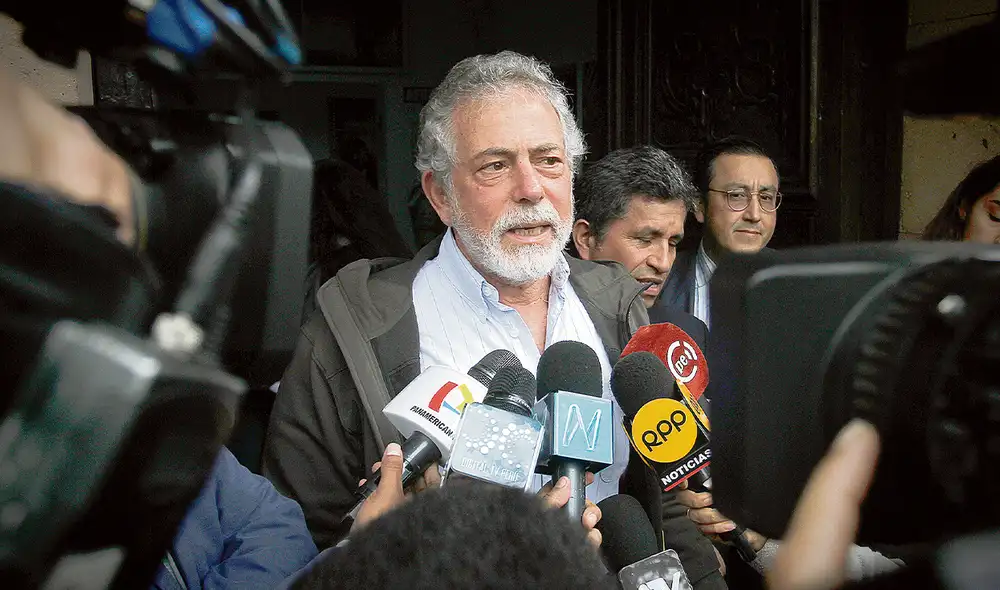 Bajo asedio. El Ministerio Público se suma al hostigamiento contra Gustavo Gorriti, periodista y director del portal de investigación IDL Reporteros. Foto: difusión