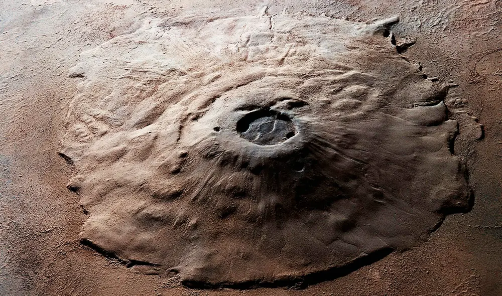 Ninguna montaña en el sistema solar ha podido superar la altura de este volcán de Marte. Foto: National Geographic Ninguna montaña en el sistema solar ha podido superar la altura de este volcán de Marte. Foto: National Geographic