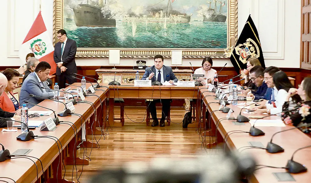 Comisión sin ética. La argumentación es sustituida por la imposición irracional de los votos. Foto: difusión Comisión sin ética. La argumentación es sustituida por la imposición irracional de los votos. Foto: difusión