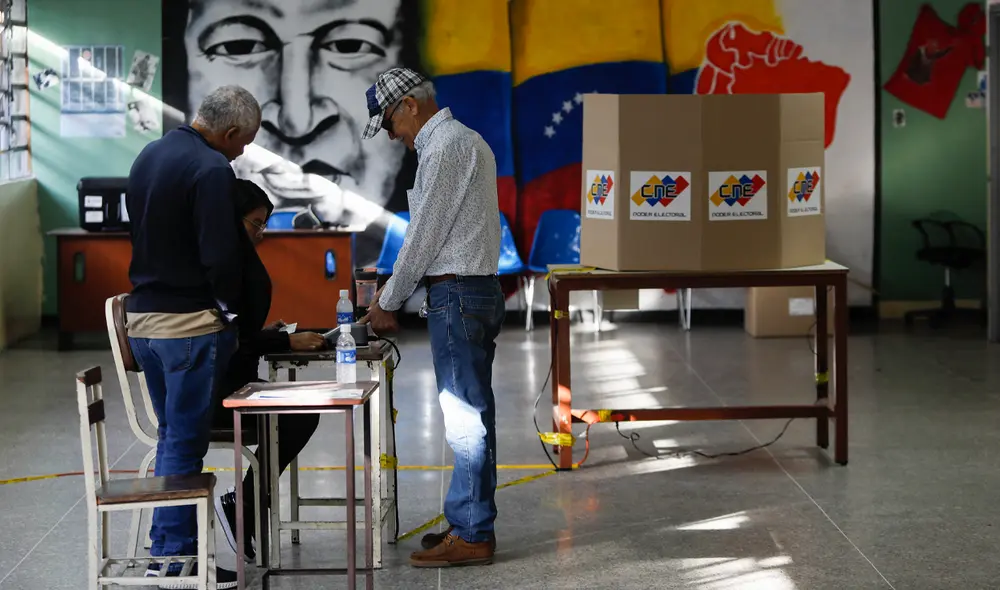 Elvis Amoroso, presidente del CNE, informó sobre los miembros de mesa para las elecciones de julio. Foto: AFP Elvis Amoroso, presidente del CNE, informó sobre los miembros de mesa para las elecciones de julio. Foto: AFP