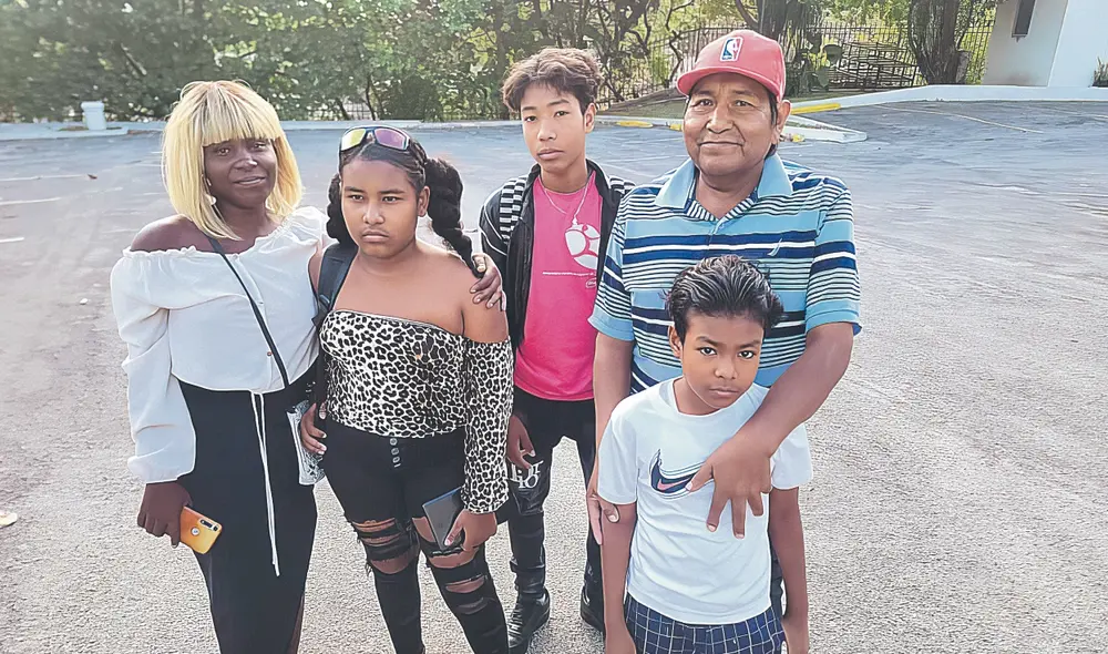 En casa. Jaime Valdez y sus hijos de 15, 12 y 10 años. Estaban en condición de vulnerabilidad en Haití. Él cuenta que las vías en ese país están bloqueadas. Foto: difusión. En casa. Jaime Valdez y sus hijos de 15, 12 y 10 años. Estaban en condición de vulnerabilidad en Haití. Él cuenta que las vías en ese país están bloqueadas. Foto: difusión.