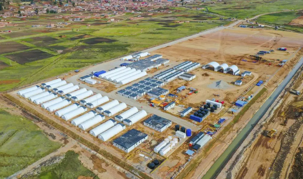 La obras en el aeropuerto Chinchero presentaban un avance del 12% en febrero de este año. Foto: composición LR/Andina