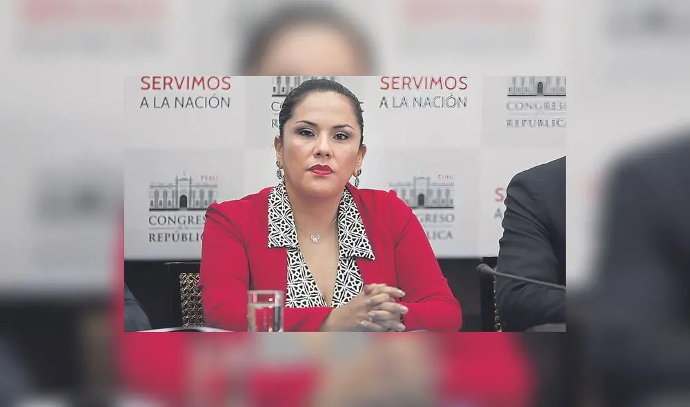 Digna Calle, salvada por los desistimientos de Rosselli Amuruz y Kelly Portalatino. Digna Calle, salvada por los desistimientos de Rosselli Amuruz y Kelly Portalatino.