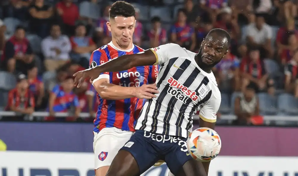 Cecilio Waterman fue titular en la derrota de Alianza Lima ante Cerro Porteño. Foto: AFP