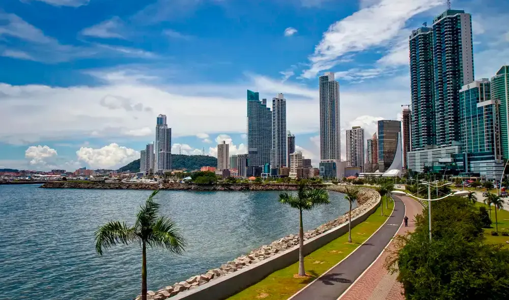 Emigrar a Panamá es una opción que muchos extranjeros consideran en su planificación de vida. Foto: composición LR/padondenosvamos.com