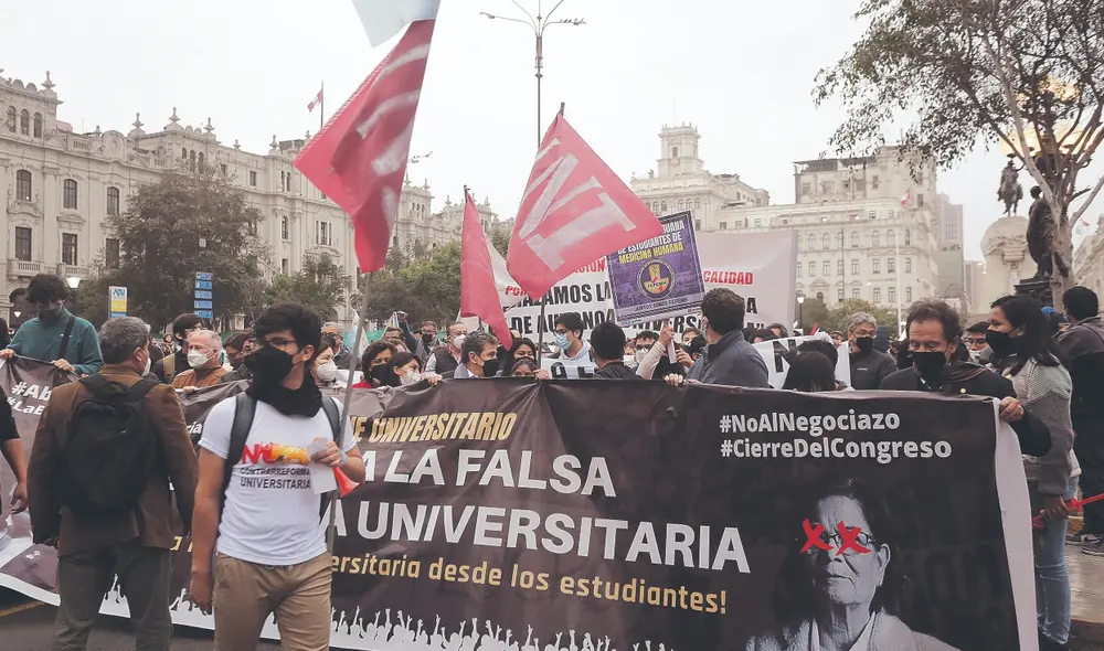 El golpe contra la reforma universitaria cumplió un año en febrero. Sus impulsores no es￾tán conformes y ahora buscan, desde el Congreso, darle el tiro de gracia ante un Gobierno que prefiere mirar hacia otro lado. Foto: difusión