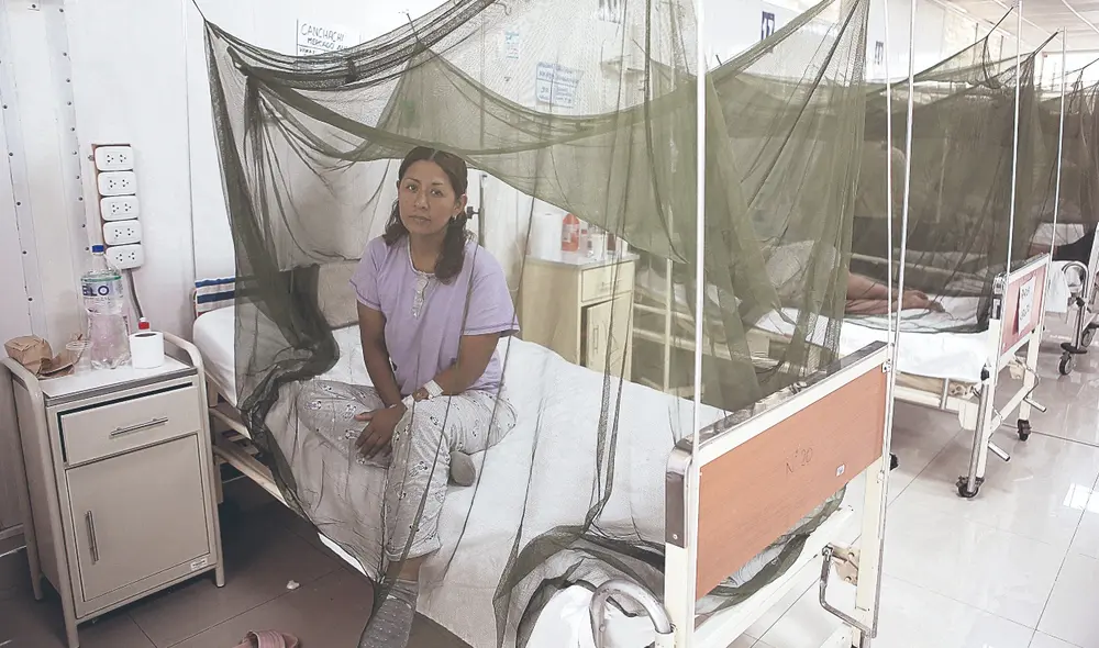 Espera. Aurelia Canchachi (37) se sintió mal, pareció mejorar y tuvo una recaída que la llevó al hospital por dengue. El miércoles todavía debía esperar para ser dada de alta. Foto: Marco Cotrina