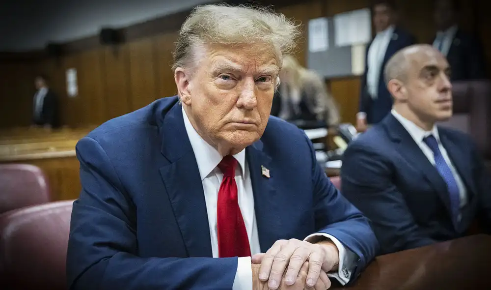 Donald Trump acudió, junto con su defensa, al Tribunal Supremo de Manhattan para el inicio de su juicio. Foto: AFP