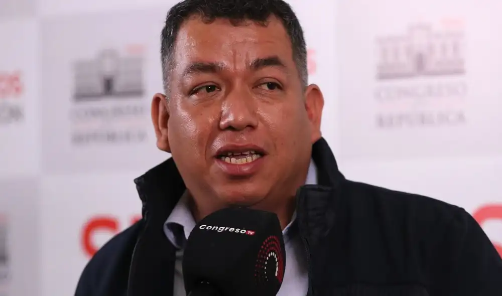 Darwin Espinoza habría cometido los delitos de concusión y peculado de uso. Foto: Andina Darwin Espinoza habría cometido los delitos de concusión y peculado de uso. Foto: Andina