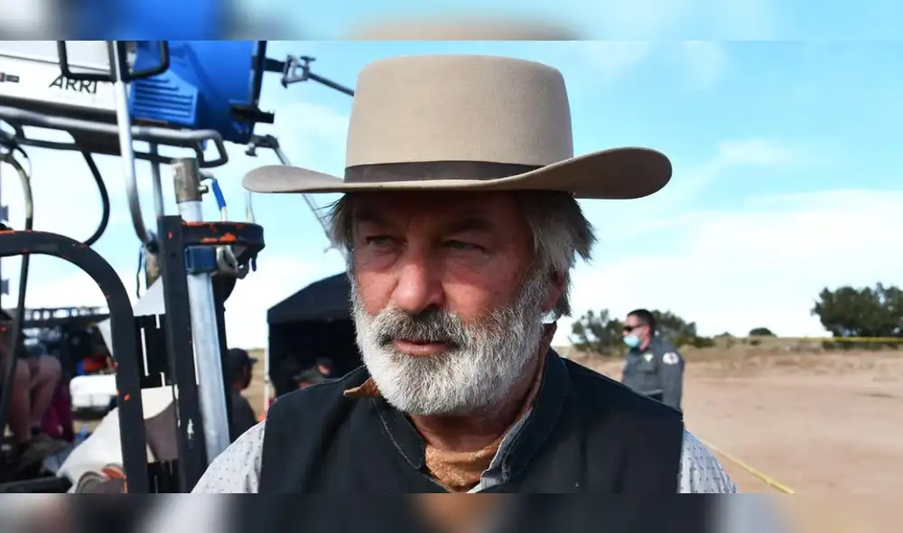 Alec Baldwin, durante filmación de 'Rust', rodaje que se vio ensombrecido por tragedia. Foto: Internet