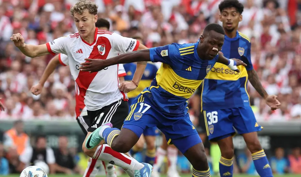 Luis Advíncula volverá a enfrentar a River Plate en el superclásico de Argentina. Foto: AFPA