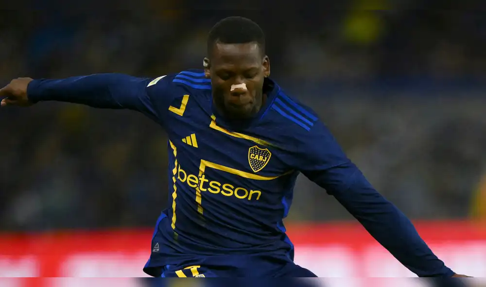 Advíncula fue pieza clave en el triunfo de Boca Juniors ante Godoy Cruz. Foto: AFP.