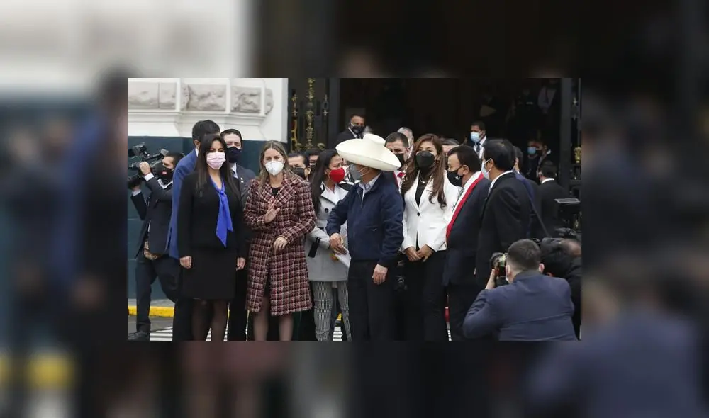 El incidente entre María Alva y Pedro Castillo en 2021. Un año después, intentaron vacar a Castillo. Foto: Félix Contreras