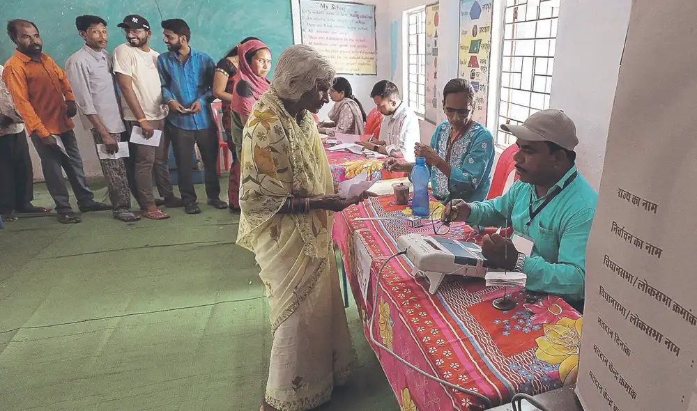 Multitudinario. El sistema político indio parlamentario tiene previstas seis convocatorias más hasta el 1 de junio. Foto: AFP