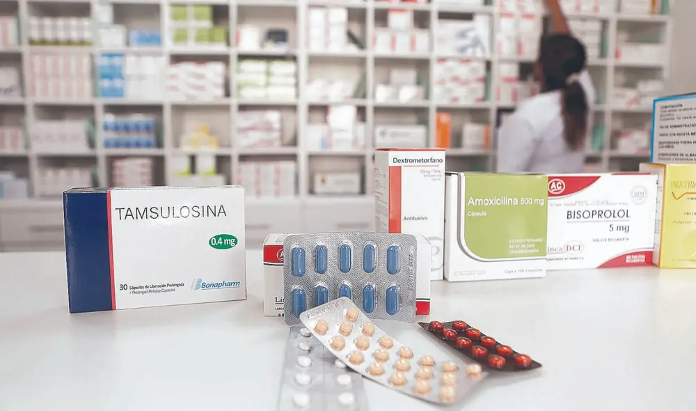 Por su salud. Hay expectativa en la población por la lista de productos genéricos. Muchos han comprobado que no existen los medicamentos del listado. Foto: Marco Cotrina